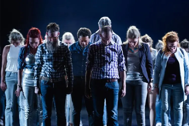 Zang- en Danstheater Apropos schittert op Korenfestival in Paradiso